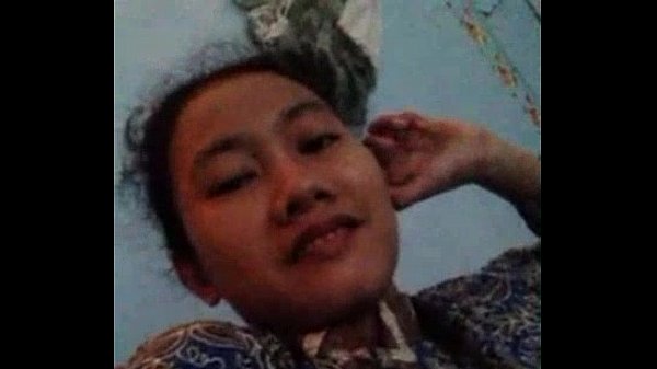 Hot indonesian girl (nury nurhayati) showing her boobs to her bf on skype cam