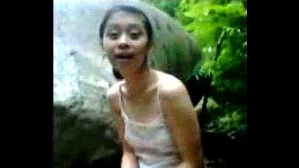 Indonesian bersanggama di sungai